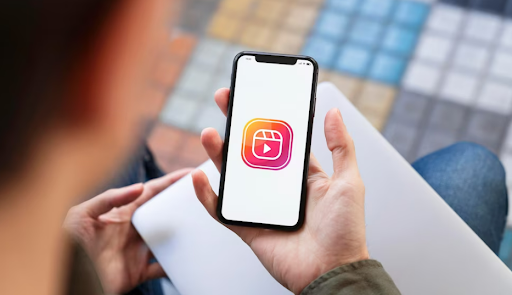 Az iPhone-on megjelenített Instagram logó