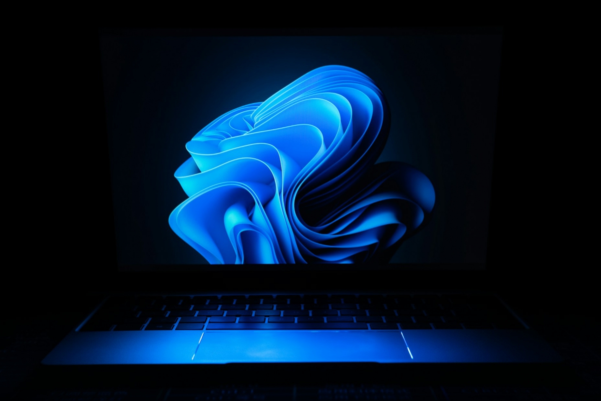 A Microsoft egyszer és mindenkorra meg akarja oldani a Windows 11 krónikus problémáját: a hiányos sötét módja